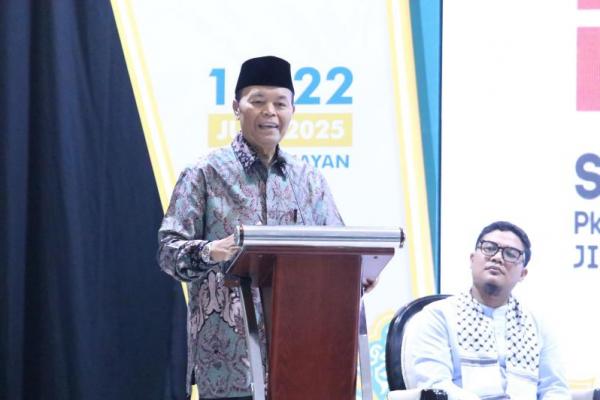 Wakil Ketua MPR RI Hidayat Nur Wahid atau HNW menjadi salah satu narasumber dalam gelaran Forum Diskusi Aktual Berbangsa dan Bernegara (FDABB) yang digelar di panggung utama Islamic Book Fair (IBF), JCC Senayan, Jakarta, Sabtu (Foto: Humas MPR) 