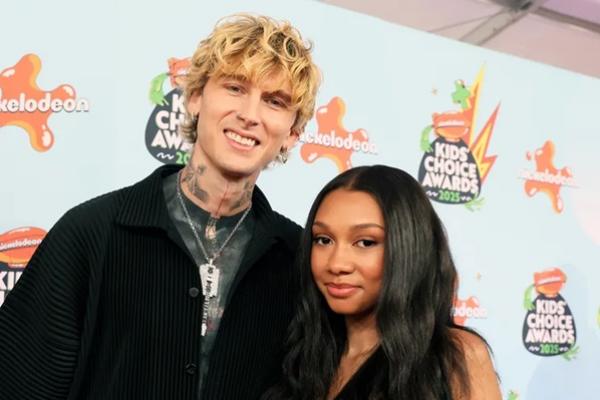 MGK bersama putrinya Casie di Kids` Choice Awards pada 21 Juni 2025 di Santa Monica. (FOTO: GETTY IMAGE) 