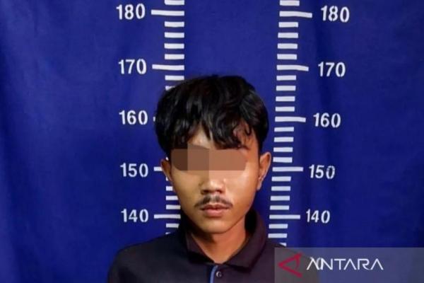 Tersangka berinisial MIEC yang melakukan penganiayaan kepada ibu kandungnya di Kelurahan Bekasi Jaya, Kecamatan Bekasi Timur, Kota Bekasi (Foto: Humas Polres Metro Bekasi Kota via ANTARA) 