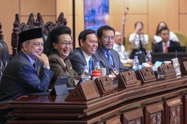 Para pimpinan DPD RI dalam sidang paripurna, Selasa (24/6/2025). Foto: dpdri/katakini 