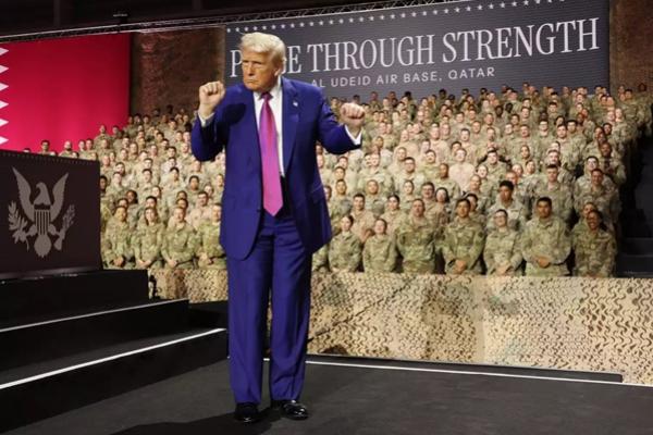 Presiden Donald Trump berbicara kepada tentara di Pangkalan Udara Al-Udeid pada 15 Mei 2025. (FOTO: GETTY IMAGE) 