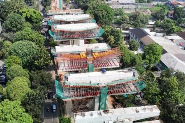Proyek pembangunan LRT Jakarta Fase 1B yang menghubungkan Stasiun Veledrome dengan Stasiun Manggarai, Jakarta Selatan (Foto: Jakpro via ANTARA) 