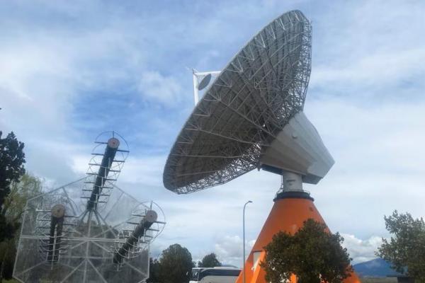 Antena terlihat di pusat antariksa Fucino milik Telespazio, di Ortucchio, Italia bagian tengah, 4 Maret 2024. REUTERS 