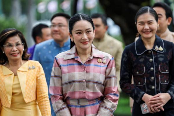 Perdana Menteri Thailand Paetongtarn Shinawatra tiba menjelang rapat kabinet di Gedung Pemerintah, di Bangkok, Thailand, 24 Juni 2025. REUTERS 