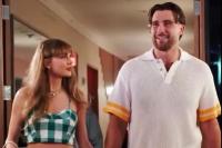 Taylor Swift dan Travis Kelce Tampil Perdana di `Red Carpet` Malam Pembukaan Tight End University