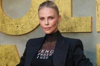 Jelang Usia 50 Tahun, Charlize Theron Lebih Santai Menikmati Hidup