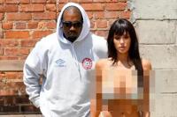 Pakai Lingeri Terbuat dari Permen, Bianca Censori Dibayar Rp1,6 Miliar oleh Kanye West. (FOTO: BACKGRID)