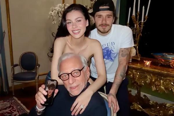 Nicola Peltz dan Brooklyn Beckham merayakan ultah ke-80 Nelson Peltz. (FOTO: INSTAGRAM) 