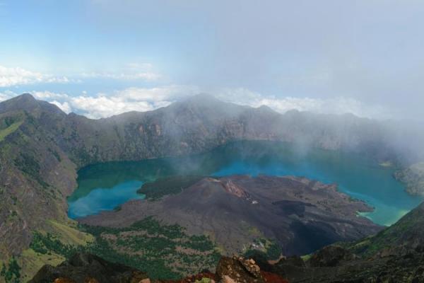 Gunung Rinjani (Foto: Unsplash/Fahrul Razi) 