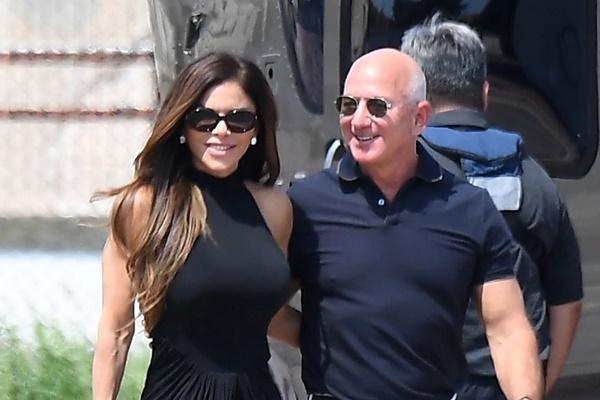 Diprotes Warga Venesia, Jeff Bezos dan Lauren Sanchez Merahasiakan Detail Pernikahan (FOTO: BACKGRID) 
