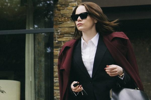 Emma Stone Kembali Lakukan Petualangan Liar Bersama Yorgos Lanthimos di Bugonia. (FOTO: FOCUS FEATURES) 