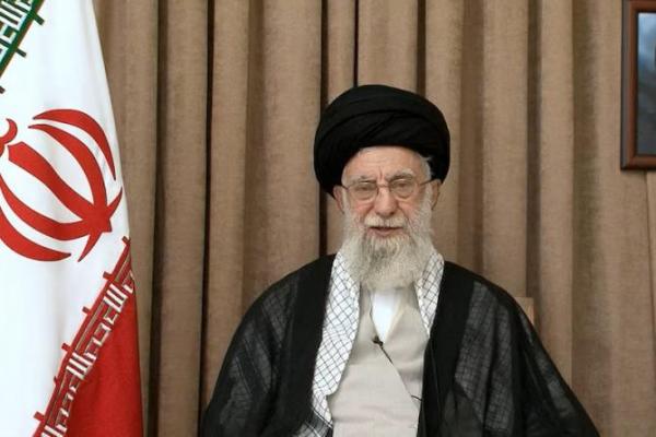 Pemimpin Tertinggi Iran Ayatollah Ali Khamenei berbicara dalam pesan yang disiarkan televisi, di Teheran, Iran, 26 Juni 2025. Handout via REUTERS 