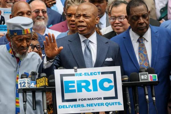 Wali Kota New York City Eric Adams mengumumkan kampanye pemilihannya kembali sebagai independen di Balai Kota di New York City, AS, 26 Juni 2025. REUTERS 