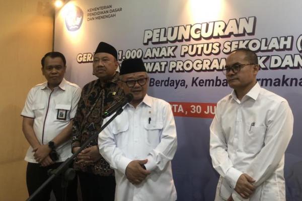 Mendikdasmen Abdul Mu`ti saat jumpa pers usai Peluncuran Gerakan 1000 Anak Putus Sekolah (APS) SMK Berdaya Lewat Program OKK dan PKW, di Jakarta (Foto: Ist) 