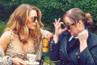 Blake Lively bersatu kembali dengan lawan mainnya di Gossip Girl, Zuzanna Szadkowski AKA Dorota. (FOTO: BEETY BOOZE)