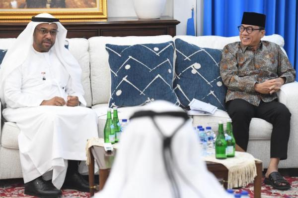 Mendes PDT Yandri Susanto saat menerima audiensi Duta Besar (Dubes) UEA untuk RI (Foto: Humas Kemendes PDT) 