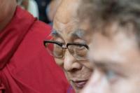 Pemimpin spiritual Tibet, Dalai Lama, tiba di hotelnya di Kota New York, AS, 23 Juni 2024. REUTERS