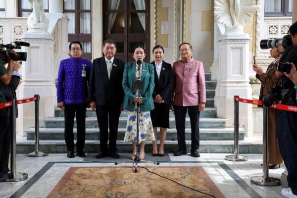 Perdana Menteri Thailand Paetongtarn Shinawatra berbicara setelah Mahkamah Konstitusi Thailand menangguhkannya dari tugas di Gedung Pemerintah di Bangkok, Thailand, 1 Juli 2025. REUTERS 