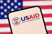 Logo USAID dan bendera AS terlihat dalam ilustrasi yang diambil pada tanggal 23 April 2025. REUTERS