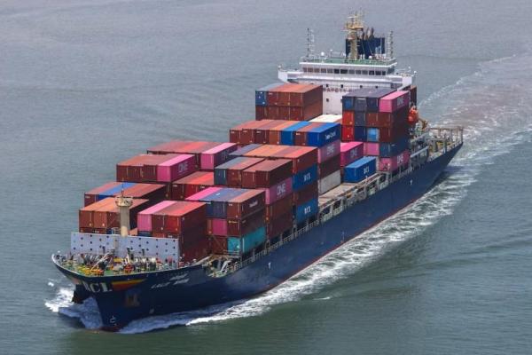 Sebuah kapal kontainer terlihat di dekat Terminal Kontainer Internasional Hai Phong, Vietnam, 16 April 2025. REUTERS 
