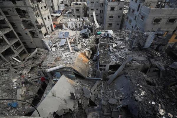 Pemandangan lokasi serangan Israel hari Kamis yang merusak dan menghancurkan bangunan tempat tinggal, di kamp pengungsi Shati di Kota Gaza, 4 Juli 2025. REUTERS 