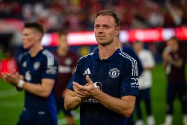 Bek tengah Manchester United, Jonny Evans (Foto: The Guardian) 
