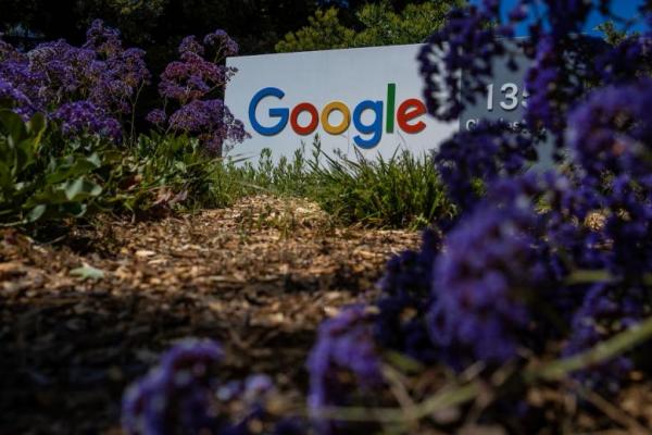 Logo Google terlihat di fasilitas penelitian perusahaan di Mountain View, California, AS, 13 Mei 2025. REUTERS 
