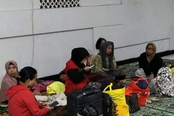 Sejumlah warga mengungsi di Masjid Al Ridwan, Jati Padang, Jakarta Selatan , sebagai tempat penampungan sementara akibat banjir (Foto: BPBD DKI Jakarta) 