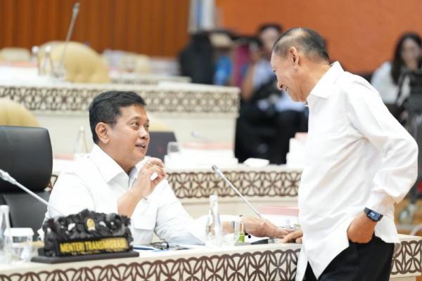 Wakil Menteri Transmigrasi (Wamentrans) Viva Yoga Mauladi saat menghadiri rapat bersama Komisi V DPR RI (Foto: Ist/Kementrans) 