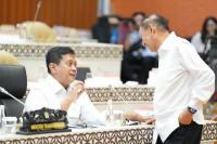 Wakil Menteri Transmigrasi (Wamentrans) Viva Yoga Mauladi saat menghadiri rapat bersama Komisi V DPR RI (Foto: Ist/Kementrans)