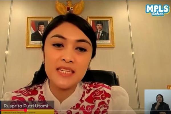  Kepala Pusat Penguatan Karakter, Rusprita Putri Utami dalam webinar tentang Sosialisasi Panduan Pelaksanaan Masa Pengenalan Lingkungan Satuan Pendidikan (MPLS) Ramah (Foto: Humas Kemendikdasmen) 