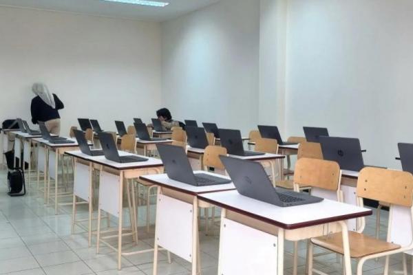 Laptop yang akan digunakan oleh para murid Sekolah Rakyat di Sentra Handayani, Jakarta Timur (Foto: ANTARA)  