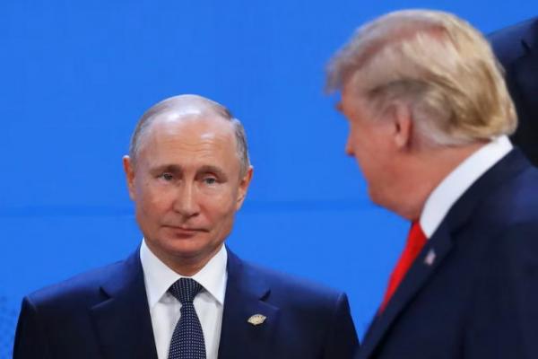 Donald Trump dan Presiden Rusia Vladimir Putin terlihat selama KTT G20 di Buenos Aires, Argentina, 30 November 2018. REUTERS 