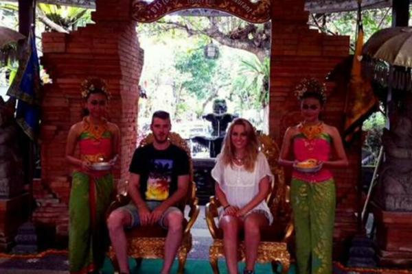 Mantan pemain Manchester United, David de Gea saat liburan ke Bali (Foto: Doknet/Indosport) 
