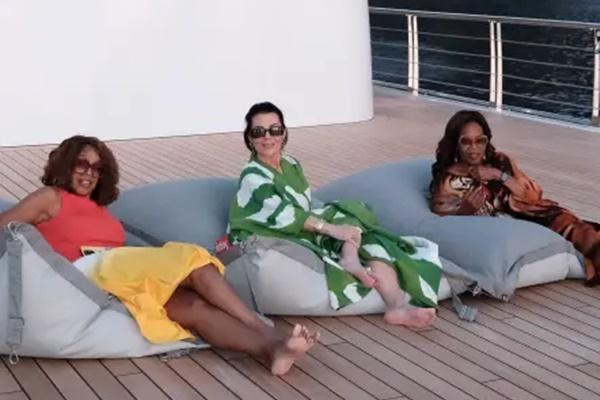 Oprah Winfrey, Gayle King dan Kris Jenner menikmati perjalanan bersama teman-teman perempuan mereka ke Spanyol. (FOTO: INSTAGRAM) 