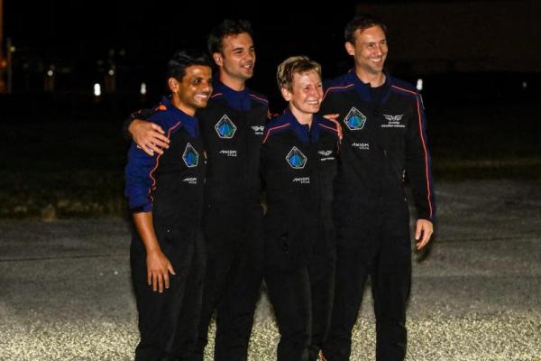Kru Axiom-4, Pilot Shubhanshu Shukla dari India, Spesialis Misi Tibor Kapu dari Hungaria, Komandan Peggy Whitson dari AS, dan Spesialis Misi Slawosz Uznanski-Wisniewski dari Polandia, di Cape Canaveral, Florida, AS, 24 Juni 2025. REUTERS 