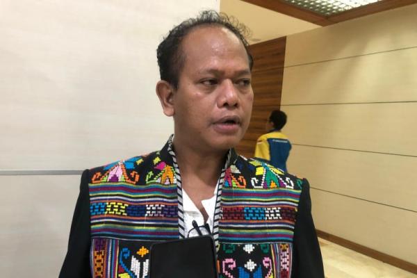 Marthen Soleman Konay, salah satu ahli waris pengganti dari Esau Konay saat ditemui usai RDPU dengan Komisi III DPR RI (Foto: Habib/Katakini.com) 