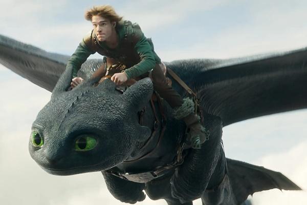 Mason Thames berperan sebagai Hiccup di film How to Train Your Dragon live-action. (FOTO: UNIVERSAL PICTURES) 
