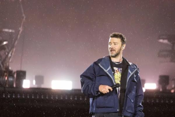 Penampilannya Dipersingkat, Justin Timberlake Marah pada Kru Panggung. (FOTO: SHUTTERSTOCK) 