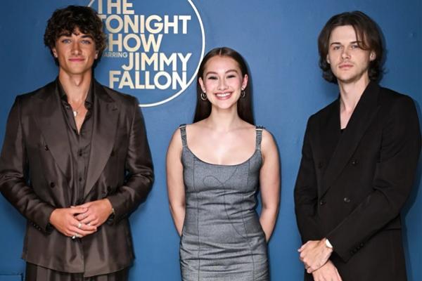 Begini Reaksi Pemeran The Summer I Turned Pretty Melihat Adegan Panas Lola Tung dan Christopher Briney. (FOTO: NBC) 