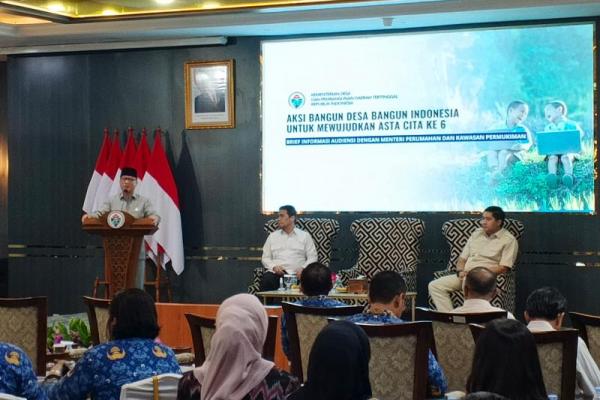 Mendes Yandri Susanto saat memberikan sambutan pada acara Aksi Bangun Desa Bangun Indonesia untuk Wujudkan Asta Cita ke-6 (Foto: Vaza/Katakini) 