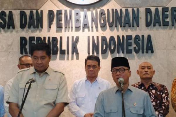 Mendes Yandri Susanto (kanan) dan Menteri PKP Maruarar Sirait (kiri) saat melakukan konferensi pers di kantor Kemendes PDT (Foto: Vaza/Katakini) 