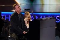 Chris Martin tampil di konser Coldplay di Boston Rabu malam (16/7/2025). (FOTO: GETTY IMAGE)