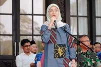 Direktur Distribusi dan Cadangan Pangan NFA, Rachmi Widiriani dalam monitoring lapangan di Kota Pontianak, Kalimantan Barat, pada Kamis (17/7/2025).(foto:NFA)