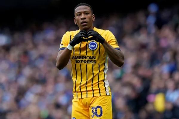 Bek Brighton & Hove Albion, Pervis Estupinan (Foto: Sportsmole) 