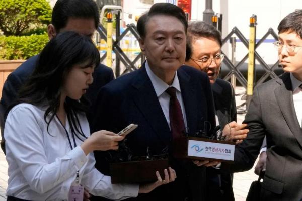 Mantan Presiden Korea Selatan Yoon Suk Yeol, yang menghadapi dakwaan mengatur pemberontakan di Pengadilan Distrik Pusat Seoul di Seoul, Korea Selatan, Senin, 12 Mei 2025. Foto via REUTERS 