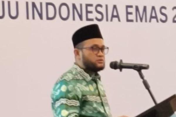 Ketua Kelompok DPD RI di MPR RI Dedi Iskadar Batubara memberikan sambutan dan membuka kegiatan Lokakarya bertema Peran DPD RI Dalam Penguatan Keluarga Menuju Indonesia Emas 2045 (Foto: Ist) 