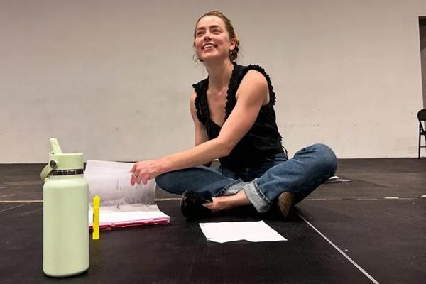 Amber Heard bersiap untuk Festival Teater Williamstown. (FOTO: INSTAGRAM) 