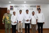 Wamentrans-Wamen ESDM Bahas Program Listrik Masuk Desa Transmigrasi