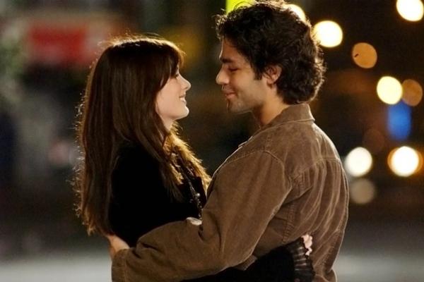 Anne Hathaway dan Adrian Grenier dalam `The Devil Wears Prada`. (FOTO: FOX) 